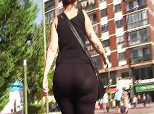 SDRUWS2 - Round butt in spandex showing pantylines