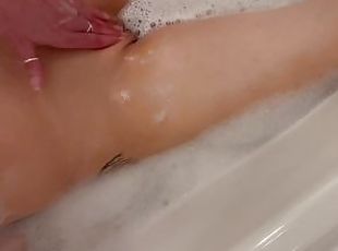 Bagno, Fichette, Amatoriali, Lesbiche, Masturazione con dita, Ragazza, fidanzata, Vulve rasate