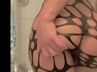 Sexy Ebony Babe Makes That Big Ass Clap During Wet Shower
