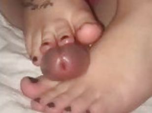 cul, gros-nichons, amateur, ejaculation-sur-le-corps, énorme-bite, belle-femme-ronde, pieds, ejaculation, fétiche, branlette-avec-les-pieds