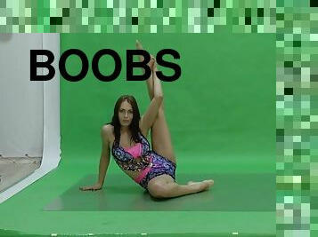 Big boobs nicole on the green screen spreading