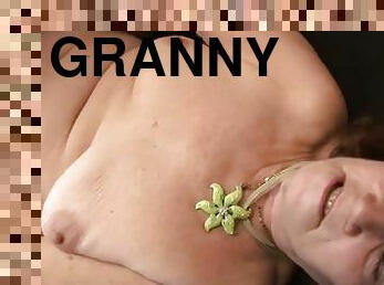 isoäiti, karvainen, kypsä, suihinotto, mälliotos, isoäiti-granny, äityli, musta, kolmisin, nuori-18