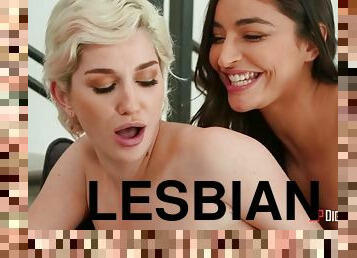 לסבית-lesbian, צעירה-18, לגמור, טבעי, ספה, יפה, דרך-הפה, מדהימה