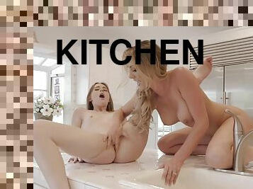 tetas-grandes, coño-pussy, lesbiana, madurita-caliente, cocina, natural, acción, pechugona, espectacular