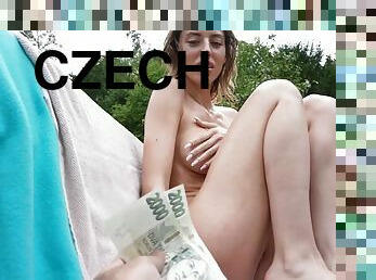 Czech amateur hussy fucks for cash