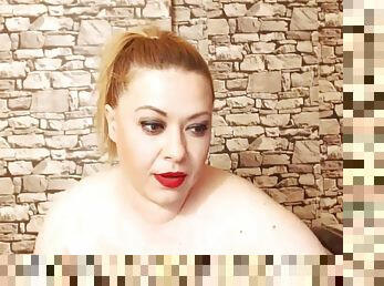Sexy plumper whore masturbating on webcam