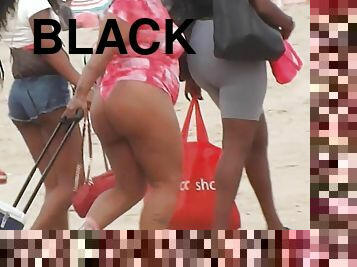 Black plumper is gonna spend sunday on the beach