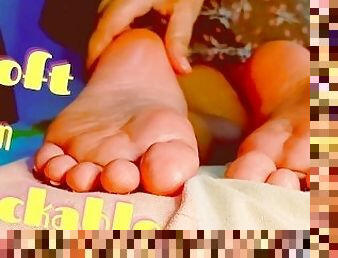 ???? HOT AS FUCK ?????  Oily Soles Closeup