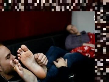 Warming up her cold sexy feet (soft soles, big feet, foot worship, college feet, sexy toes, 20 yo)