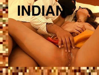 Desi Girl Looking Hot In An Indian Saree And Ready To Fuck Hard