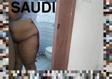 Saudi Sexy Stepmom Cleans Her Pubic Hair While Stepson Fucks Her In The Bathroom