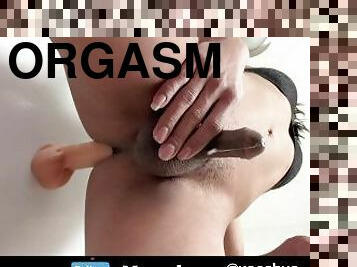 Multiple orgasms of the beautiful femboy Xooshua while masturbating