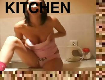 Hottie posing nude in the kitchen