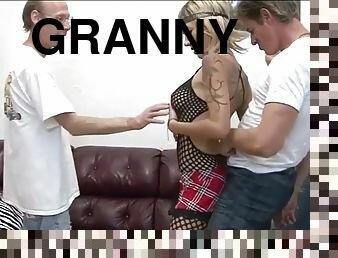 Brokenbitch fishnetted granny milf gangbang