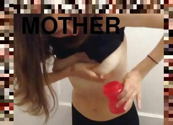 This Mother Try To Squeeze Milk Out Of Her Boobs But Failed