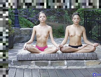 Outdoor yoga takes a hot turn for Rebecca Volpetti and Talia Mint