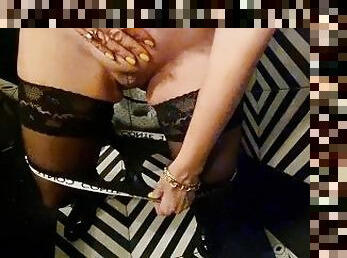 Sexy milf peeing in a nightclub. ?lose up pussy. Pissing (776)