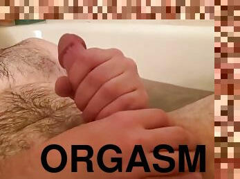 Daddy Jerks Off In The Tub