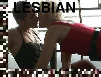 Stunning lesbian couple fucks so freaking good