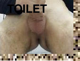Sportsmen wanks hot in toilet after training