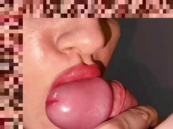 A student with big lips gave a sexy close-up 4K naturally