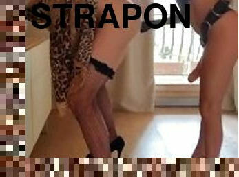 strapon, anal, kæmpestor-pik, legetøj, bdsm, slave, kælling, elskerinde, dominans, hårdhændet