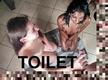 banhos, mijando, amador, interracial, indiano, escravo, a-três, pov, casa-de-banho, fetiche