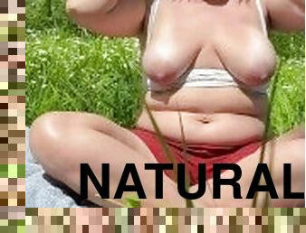 FLASHING BIG NATURAL BOOBS OUTDOORS IN A CITY PARK. ????????????????????????????????????????????????????????????????????????????????????????????