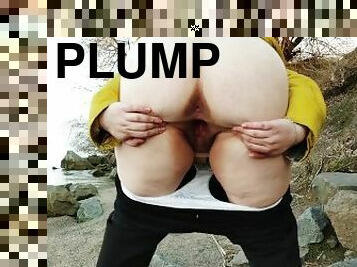 Plumper took off her panties to pee on the river bank