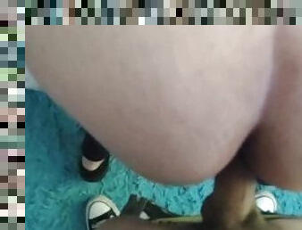 LA PONGO EN CUATRO Y LE METO TODO EL PICO HASTA CORRERME DENTRO - POV PORNO CHILENO