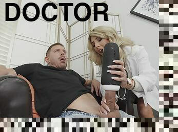 Juggy doctor Kitana Montana makes her patient cum