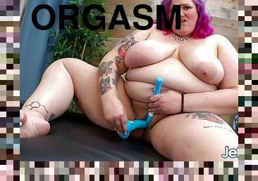 Chubby slut Sarah Star achieves orgasm with pussy stimulating toys