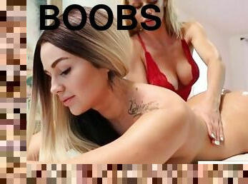 Sexy masseuse Gives A Rub Down To a Massive Ass