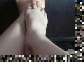 Longtoenail dildo footjob