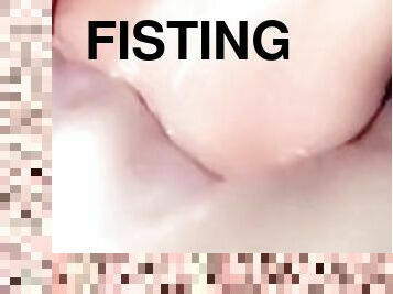 Wet Pussy Fisting