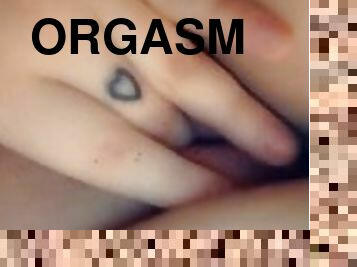 grosse, masturbation, orgasme, chatte-pussy, amateur, belle-femme-ronde, solo, tatouage