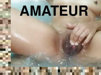 Mastubacion en jacuzzi parte 2