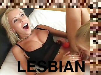 Nikky Blond plays with her lesbian friend
