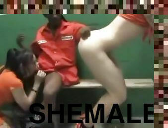 shemale, interracial, trekant, uniform