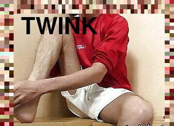 masturbarsi, cazzi-enormi, gay, piedi, solitari, twink