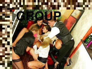 Glamcore piss babes sharing dick in group