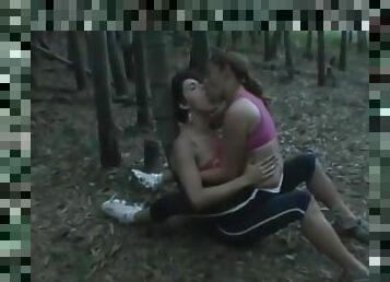 לסבית-lesbian, ברזיל, נשיקות, פטיש, יער