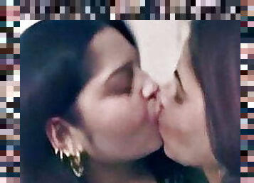 chupanços, indiano, beijando