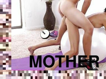 OMG! Stepmother Beg For Taboo Cum Swallow