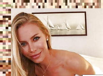 Nicole Aniston treats a dude like a pornstar