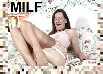 Milf In Nylons Masturbates