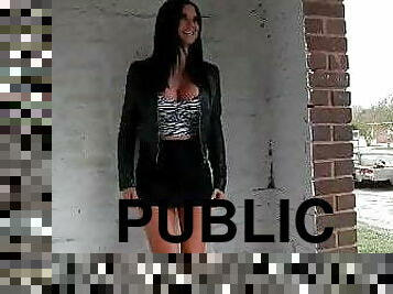 Ultra sexy Jasmine Jae pissing in public