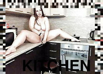 A chubby bitch sitting in the kitchen puts a dildo in her ass