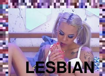 ציצי-גדול, חובבן, לסבית-lesbian, נוער, כפות-הרגליים, בלונדיני, יפה-pretty, ציצים, פטיש, לבן