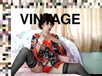 Polish nails Vintage housewife Regina Noir in red panties spreads legs wide